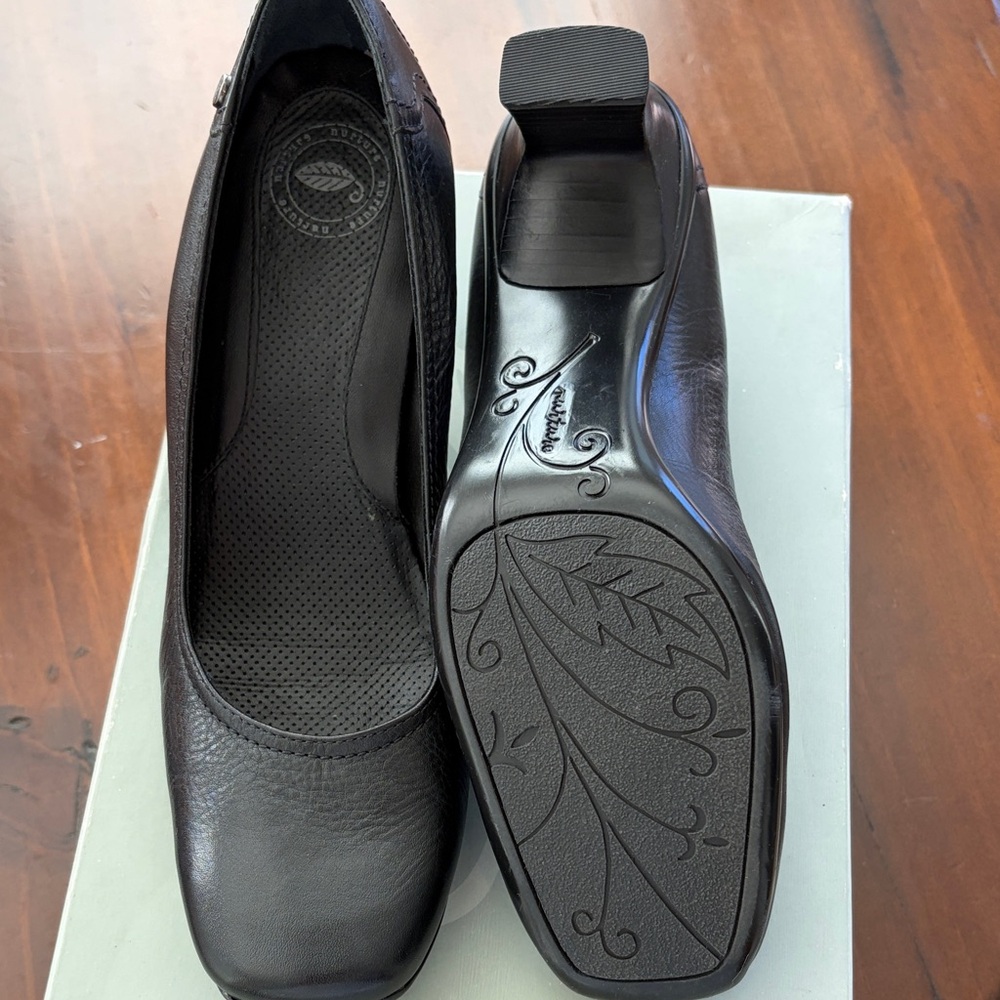 Nurture by Lamaze Black Leather Heels - Picture 3 of 9